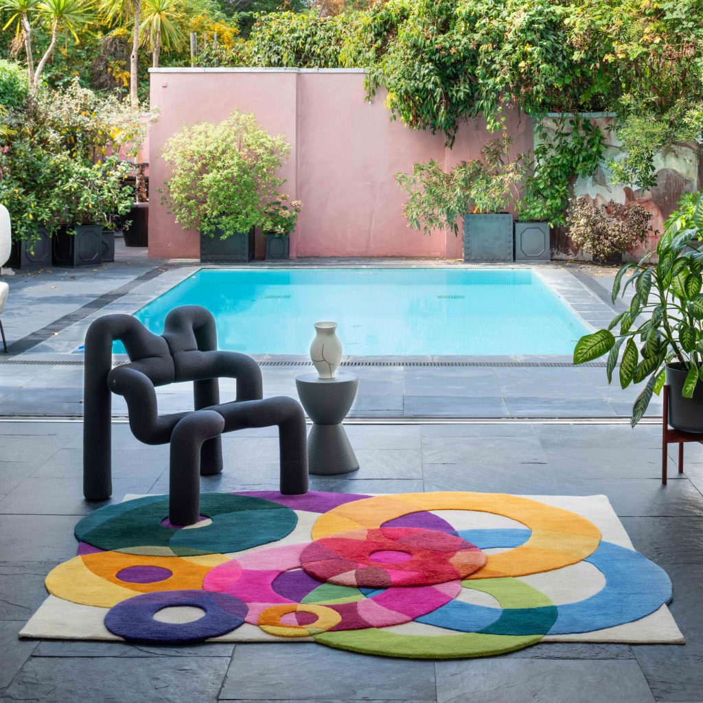 bubbles outline vibrant contemporary rug