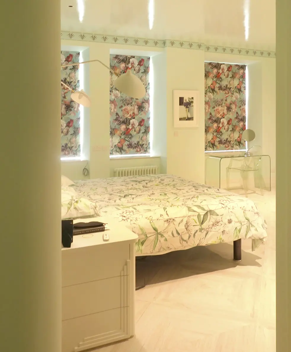 Modern bedroom - Colourful Home Inspiration