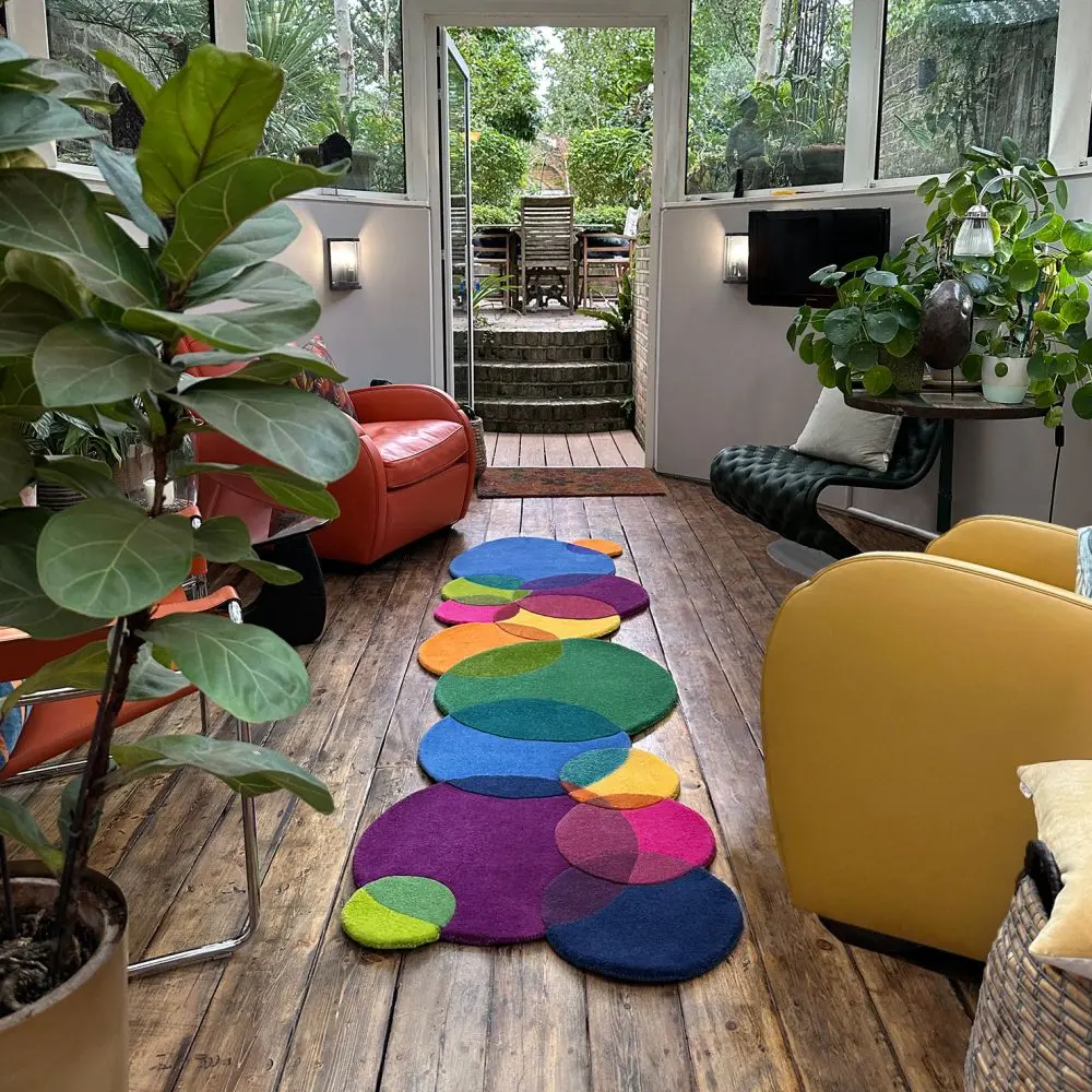 Bubbles contemporary runner 