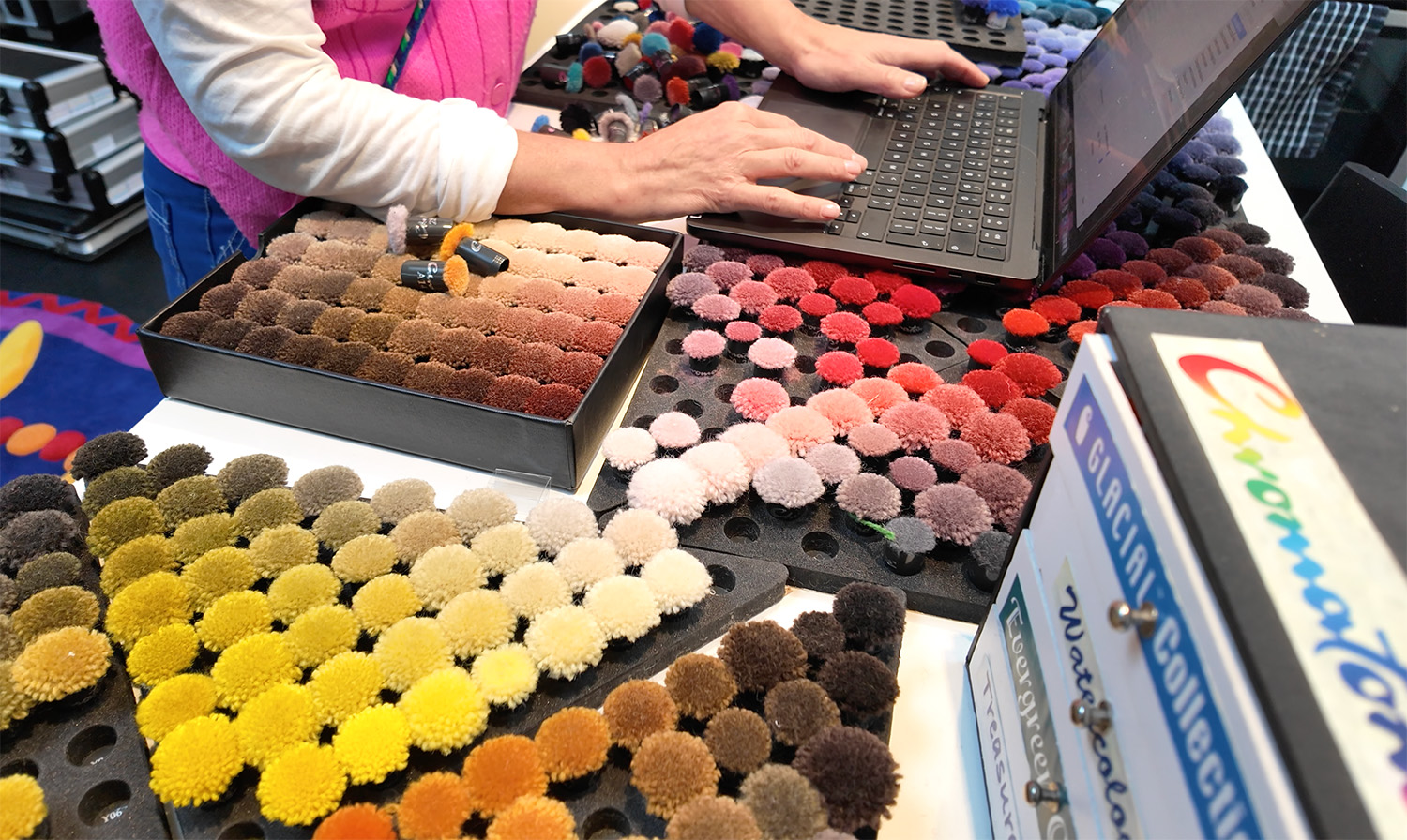 colour poms